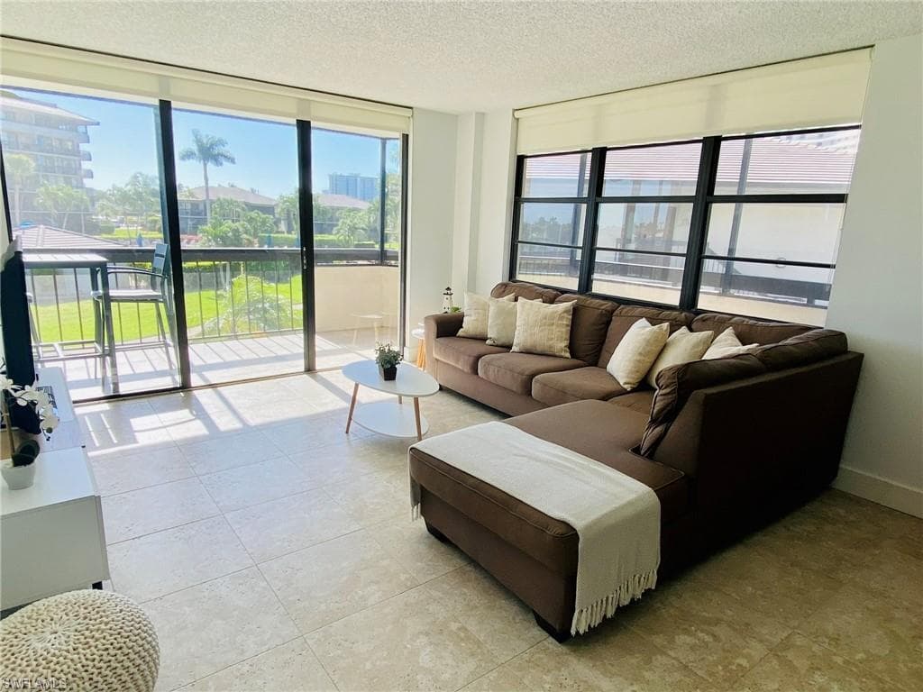 601 Seaview CT # 208, MARCO ISLAND FL 34145-1