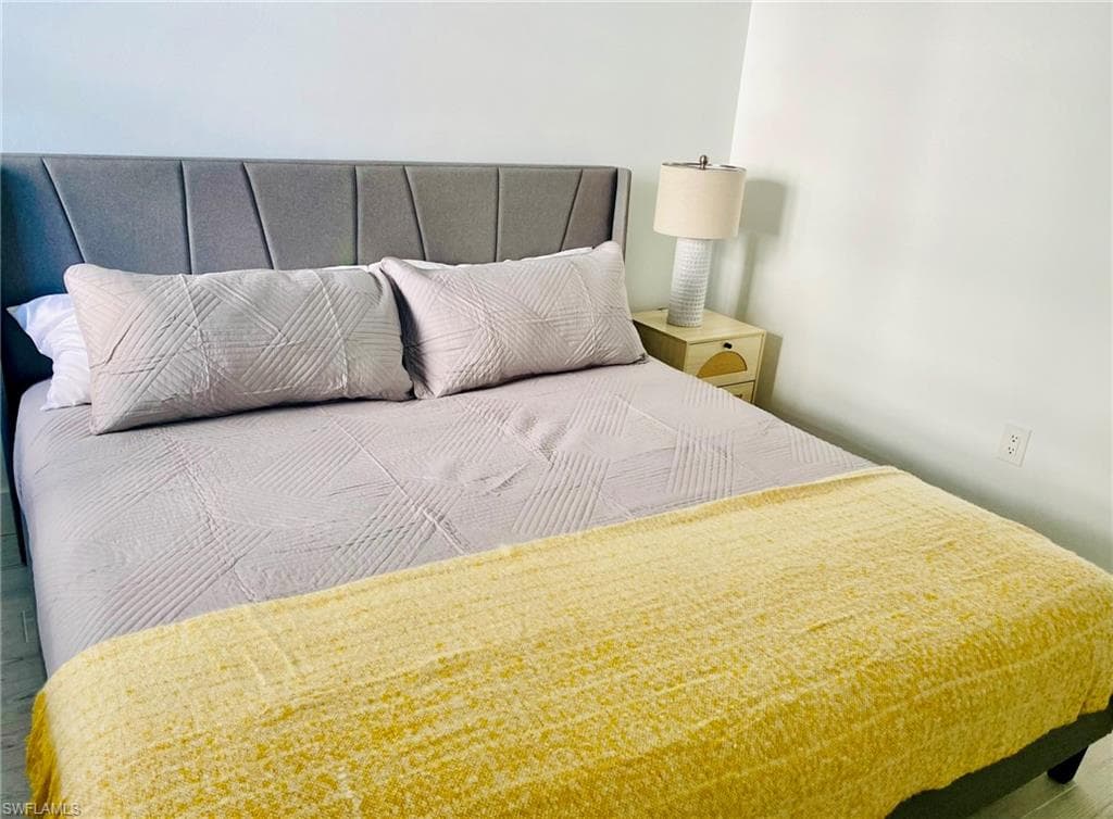 601 Seaview CT # 208, MARCO ISLAND FL 34145-10