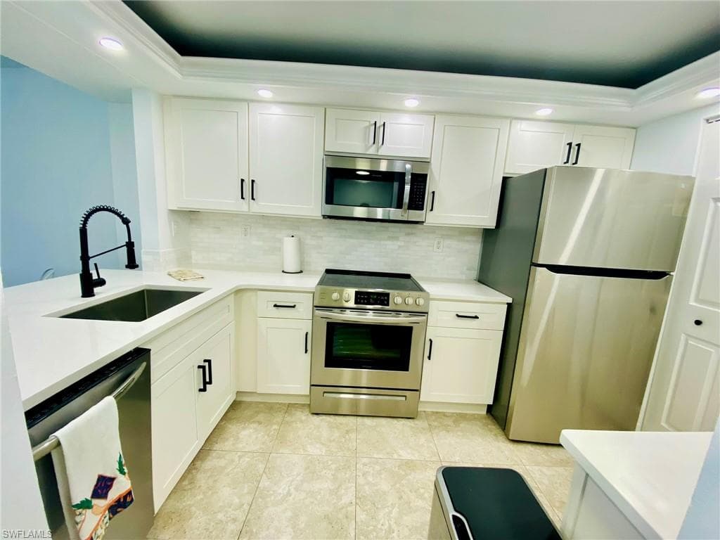 601 Seaview CT # 208, MARCO ISLAND FL 34145-3