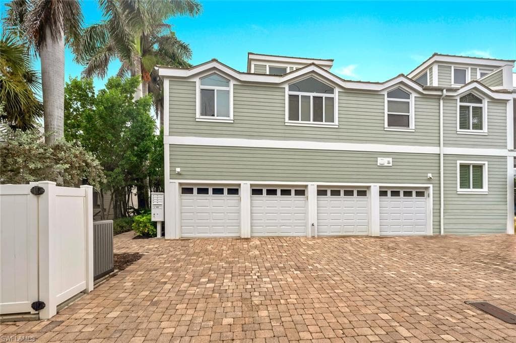 180 6th AVE S # 3, NAPLES FL 34102-41