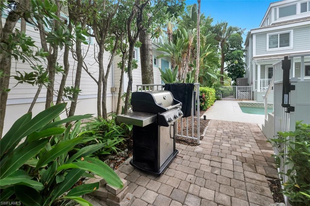 180 6th AVE S # 3, NAPLES FL 34102-40