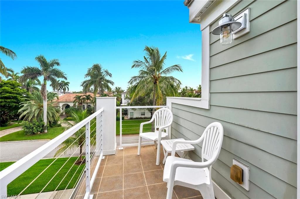 180 6th AVE S # 3, NAPLES FL 34102-36
