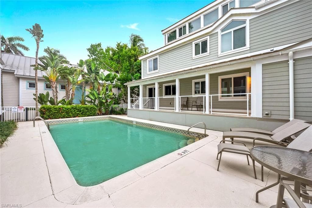 180 6th AVE S # 3, NAPLES FL 34102-39