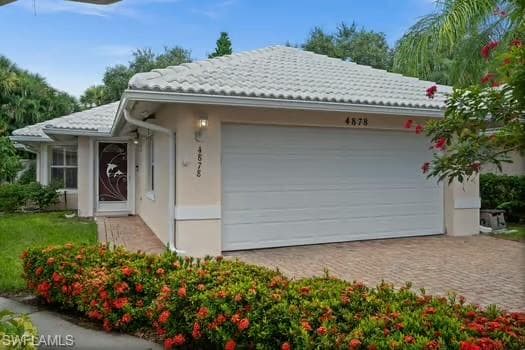 4878 EUROPA DR, NAPLES FL 34105-1