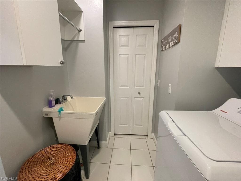 6660 Beach Resort DR # 1013, NAPLES FL 34114-32