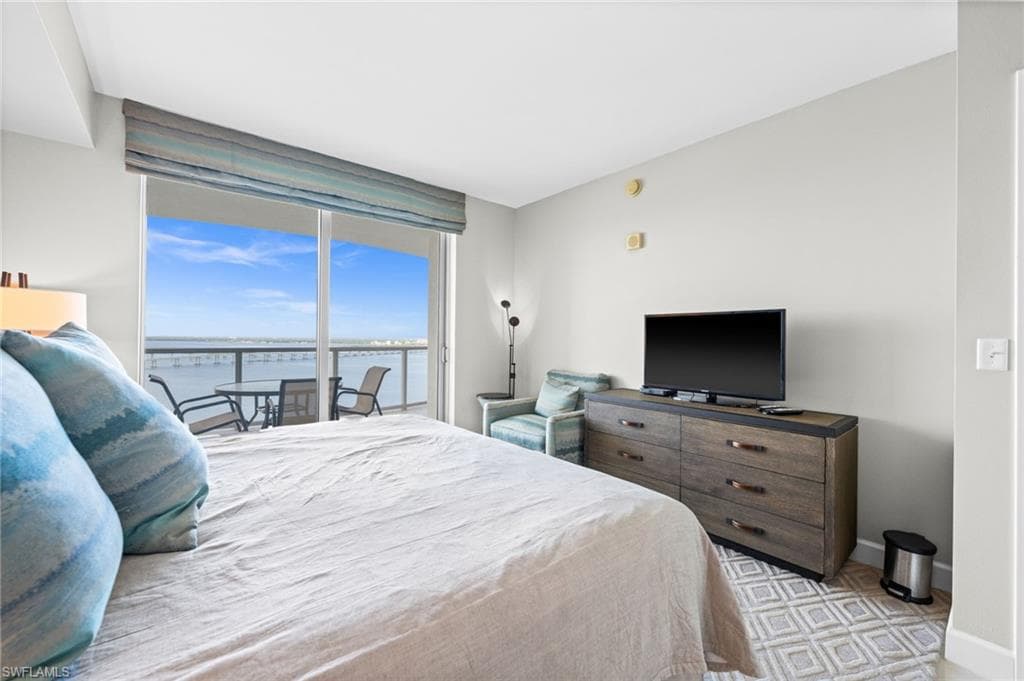 3000 Oasis Grand BLVD 2402-6