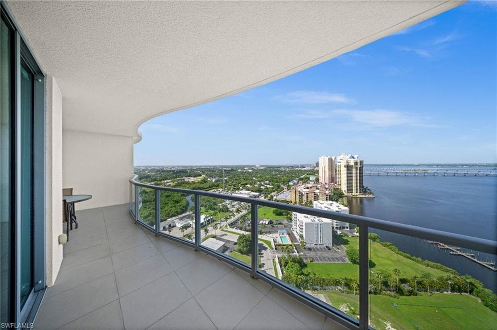 3000 Oasis Grand BLVD 2402-32