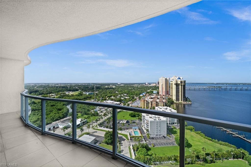 3000 Oasis Grand BLVD 2402-28