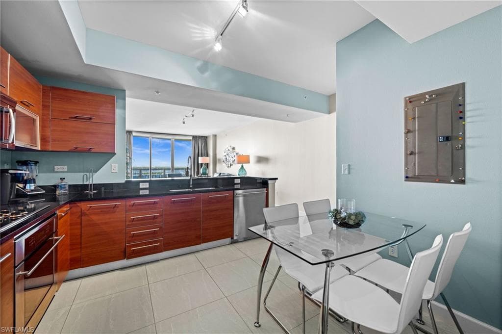 3000 Oasis Grand BLVD 2402-20
