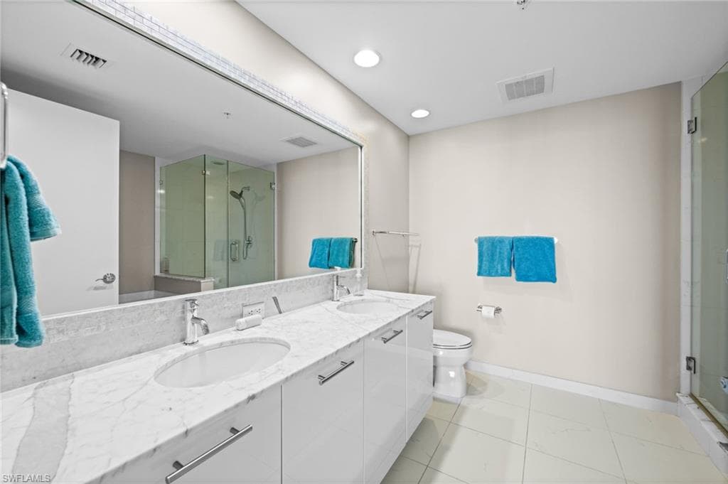 3000 Oasis Grand BLVD 2402-8