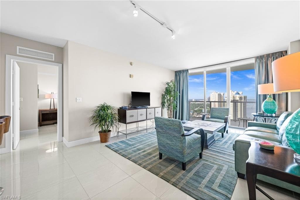 3000 Oasis Grand BLVD 2402-25