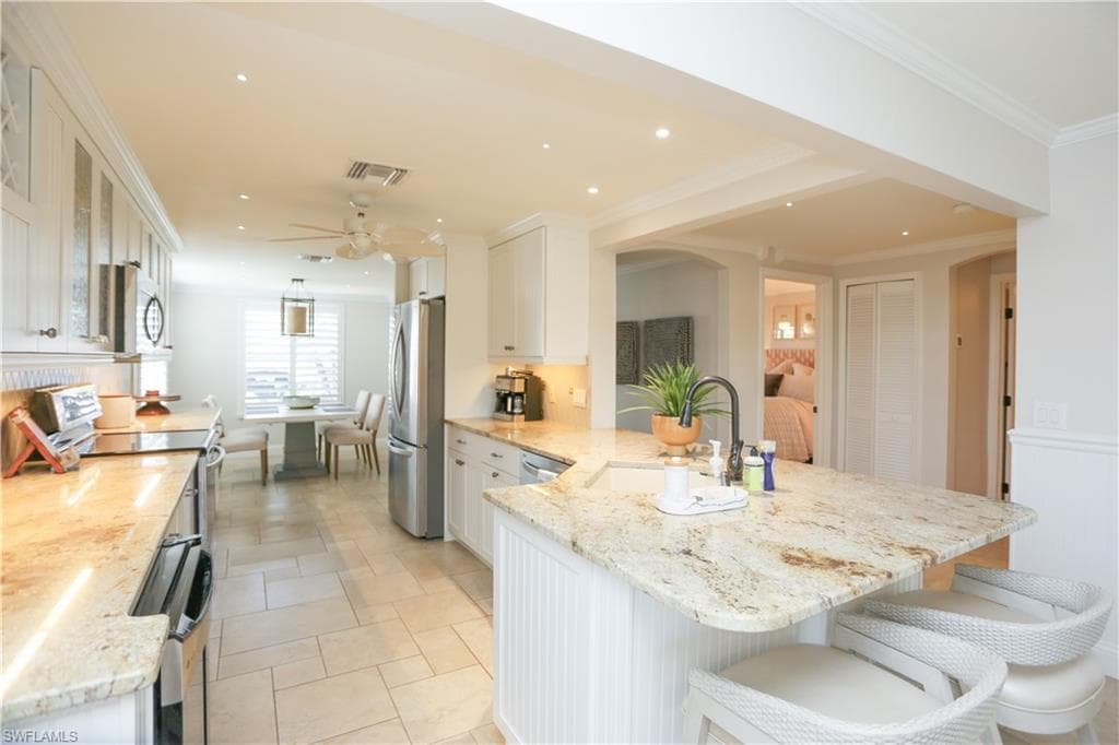 360 Horse Creek DR # 108, NAPLES FL 34110-22