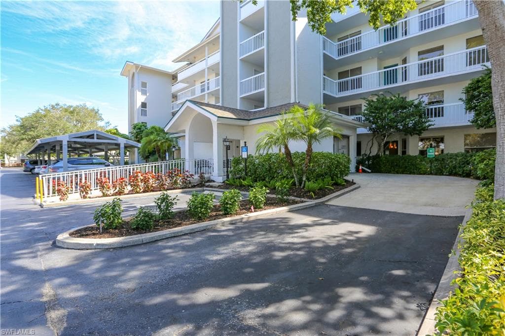 360 Horse Creek DR # 108, NAPLES FL 34110-1