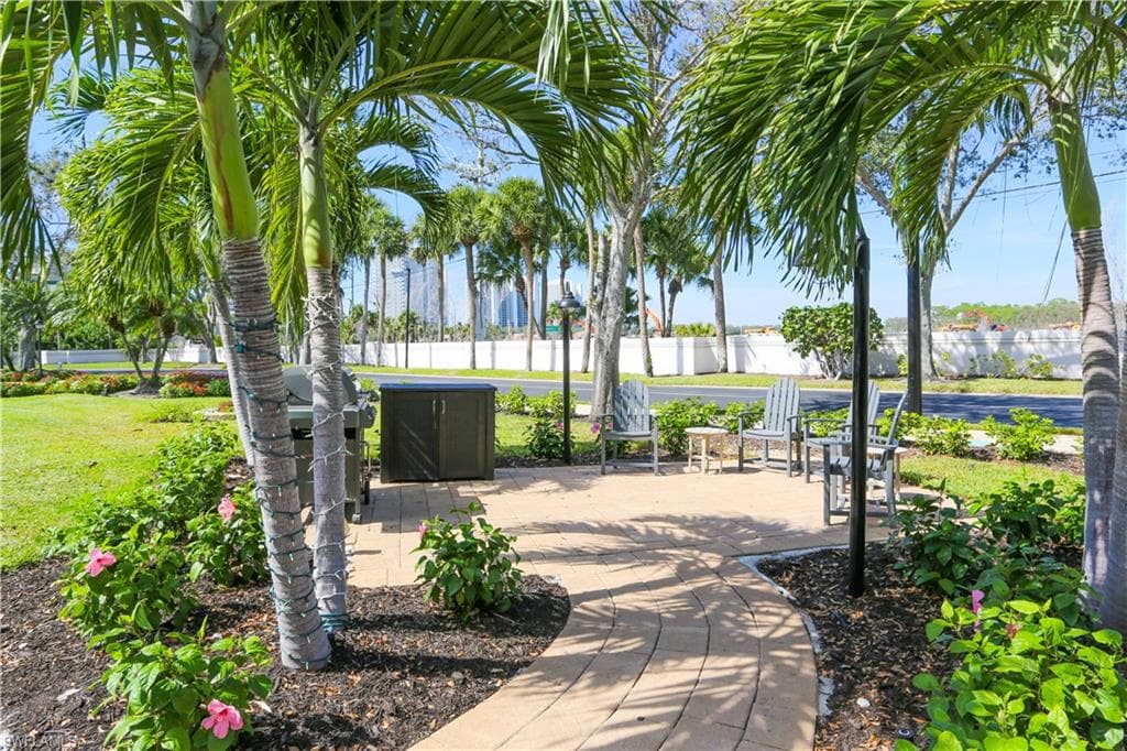 360 Horse Creek DR # 108, NAPLES FL 34110-4