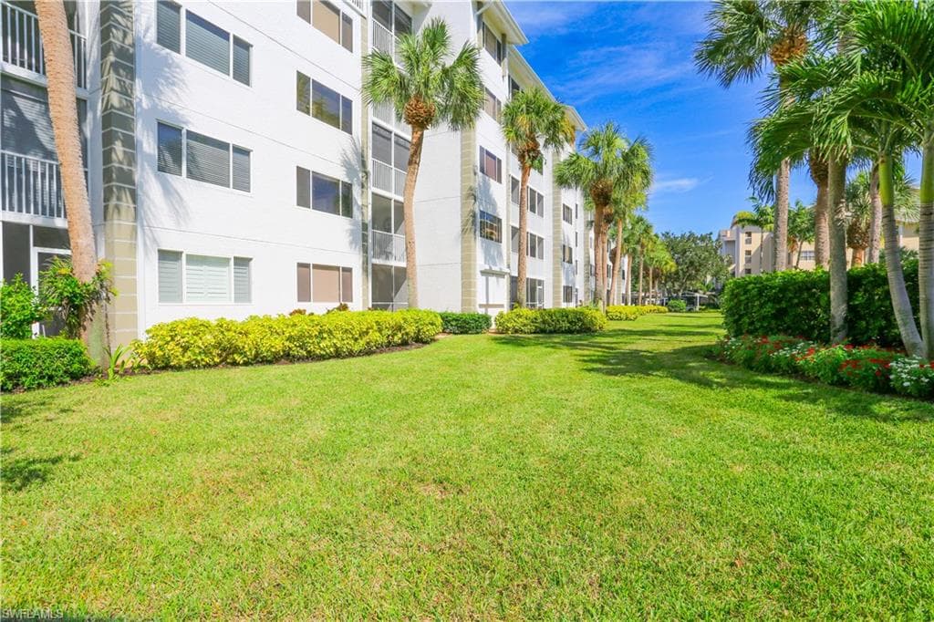 360 Horse Creek DR # 108, NAPLES FL 34110-9