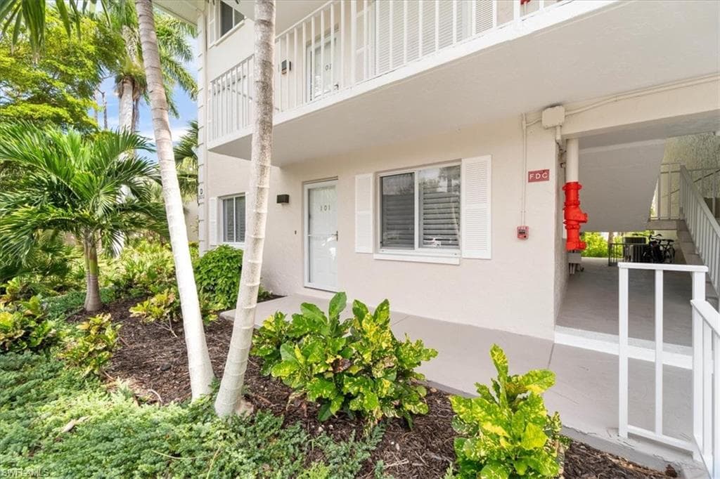 3012 Sandpiper Bay CIR # D101, NAPLES FL 34112-26