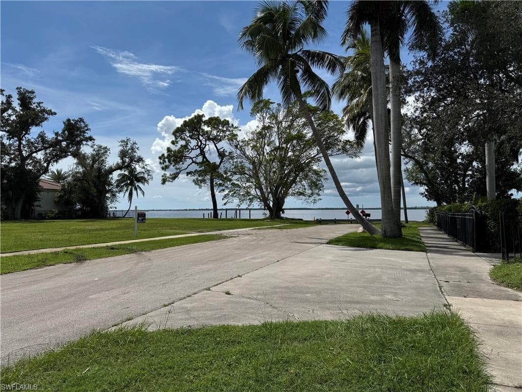 1223 Coconut DR, FORT MYERS FL 33901-4