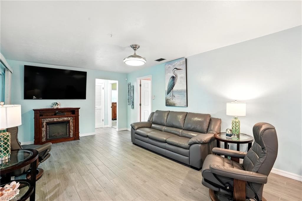 4558 Vinewood CIR, NORTH FORT MYERS FL 33903-5