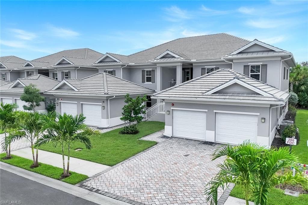 280 Indies DR E 101,102,201,202-2