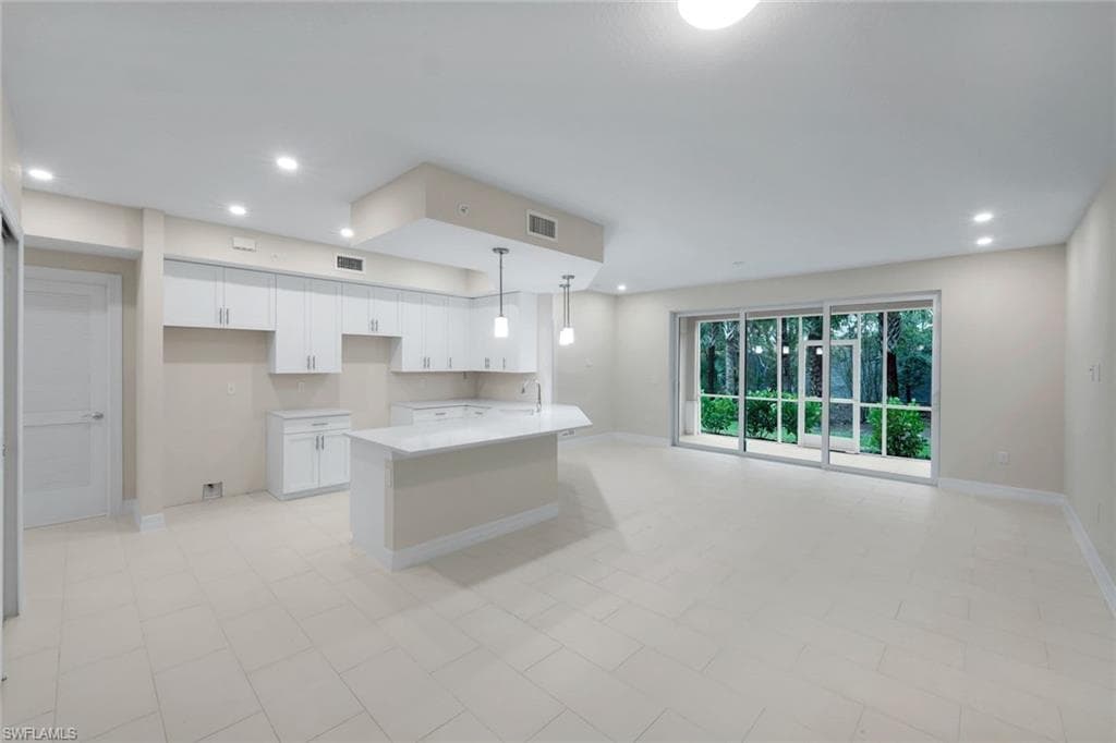 280 Indies DR E 101,102,201,202-17