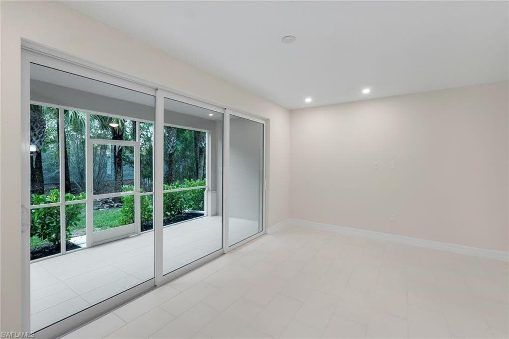 280 Indies DR E 101,102,201,202-32