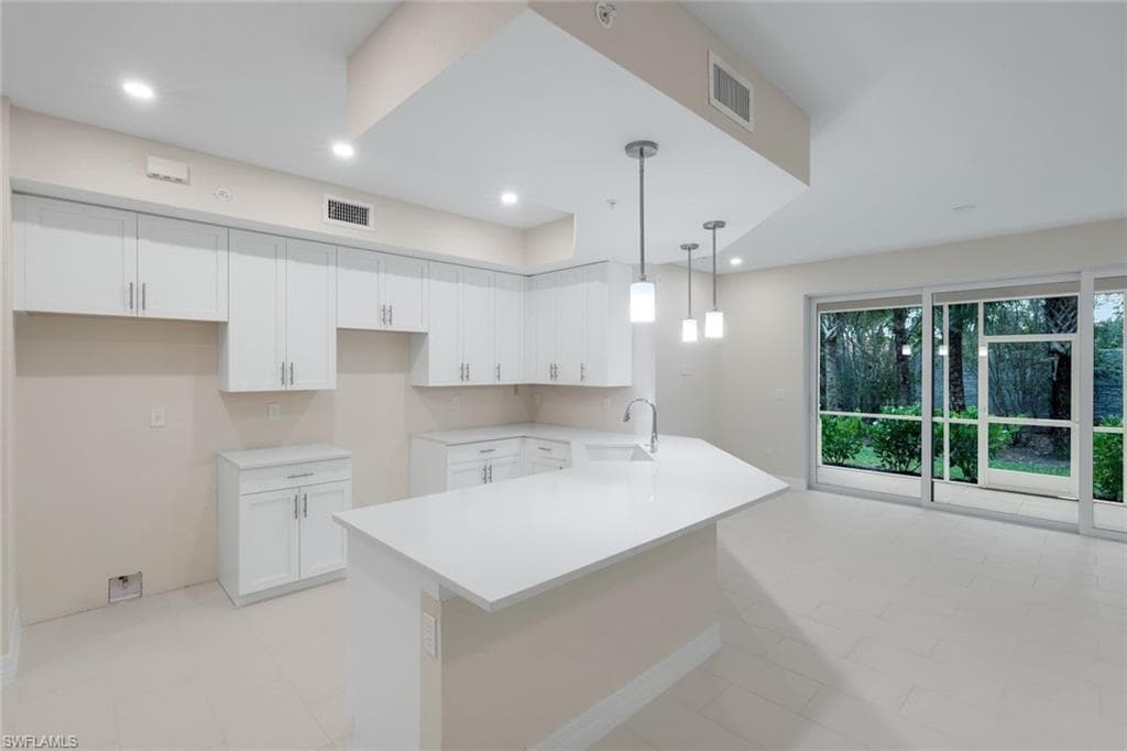 280 Indies DR E 101,102,201,202-18