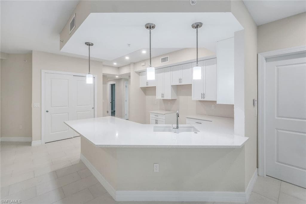 280 Indies DR E 101,102,201,202-21