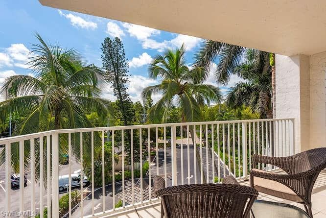 1300 Gulf Shore BLVD N # 505, NAPLES FL 34102-1