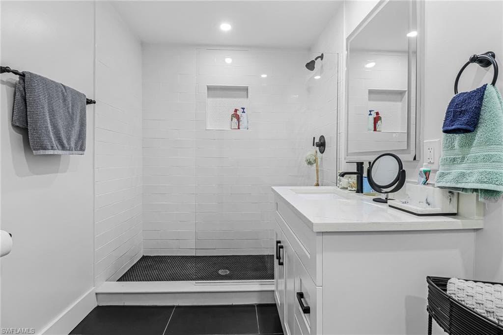 1823 Hurricane Harbor LN, NAPLES FL 34102-21