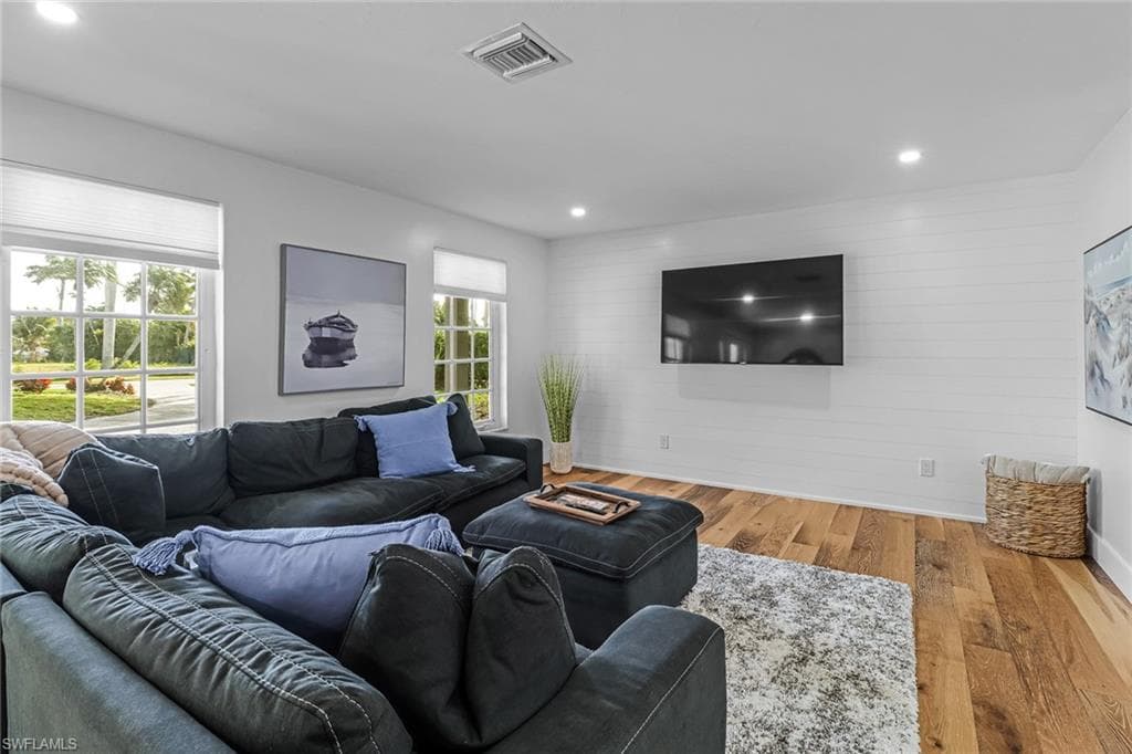 1823 Hurricane Harbor LN, NAPLES FL 34102-6