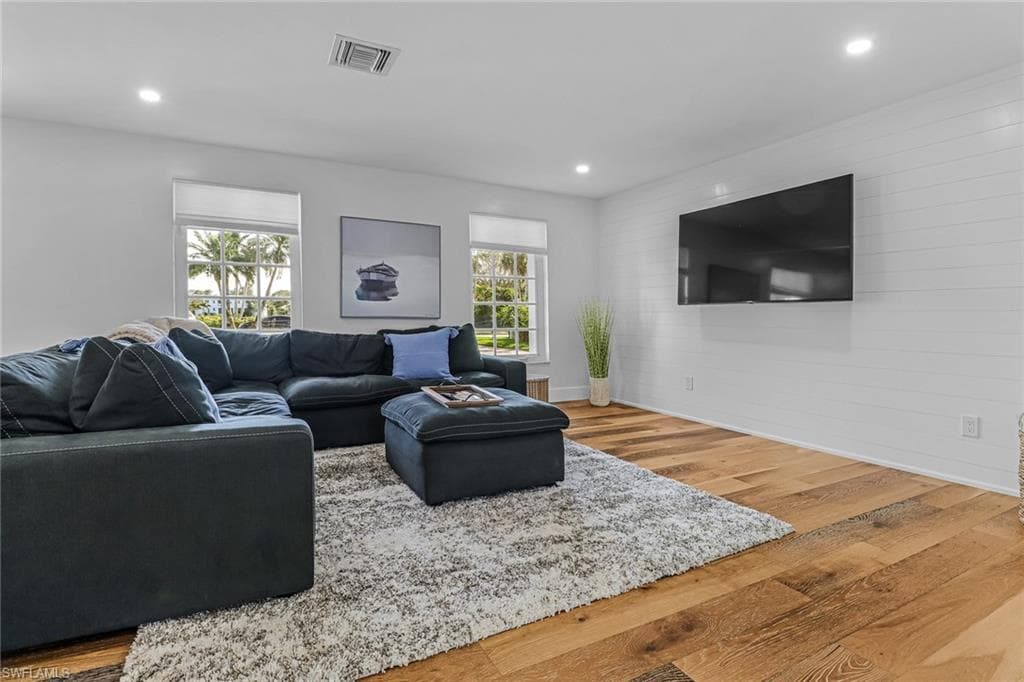 1823 Hurricane Harbor LN, NAPLES FL 34102-4