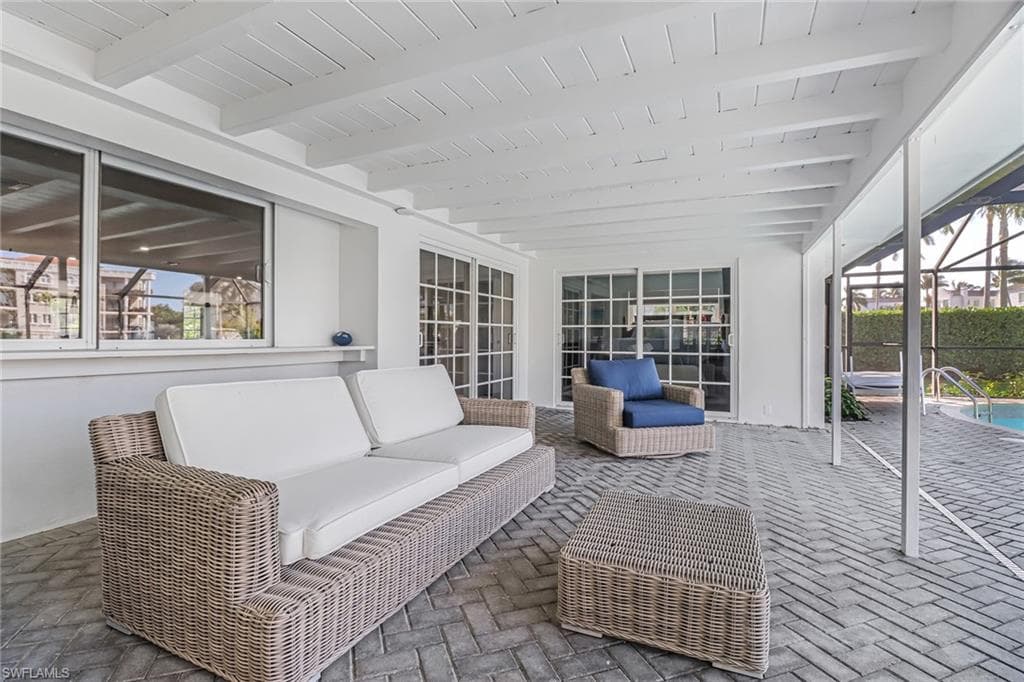 1823 Hurricane Harbor LN, NAPLES FL 34102-23