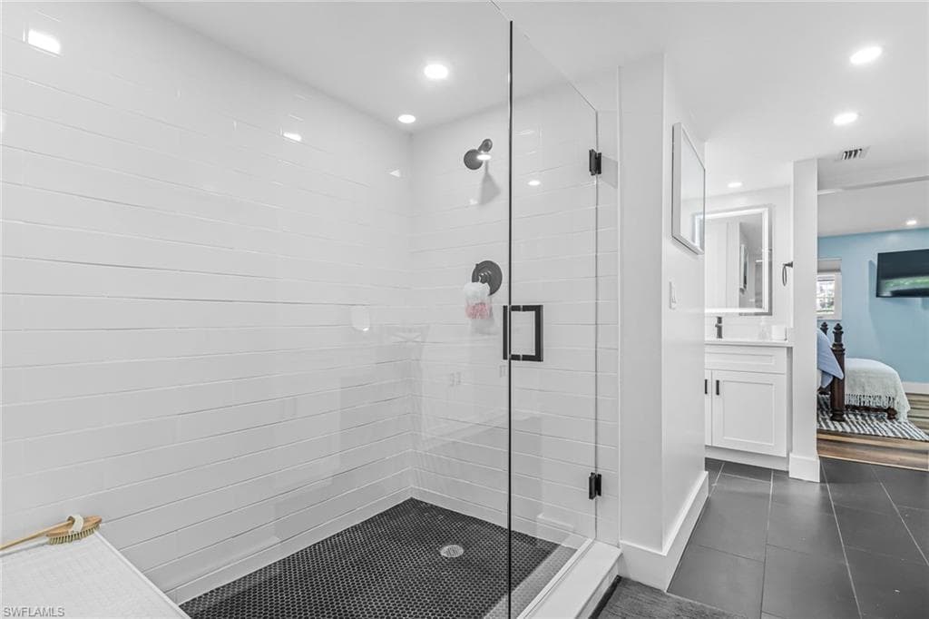 1823 Hurricane Harbor LN, NAPLES FL 34102-17