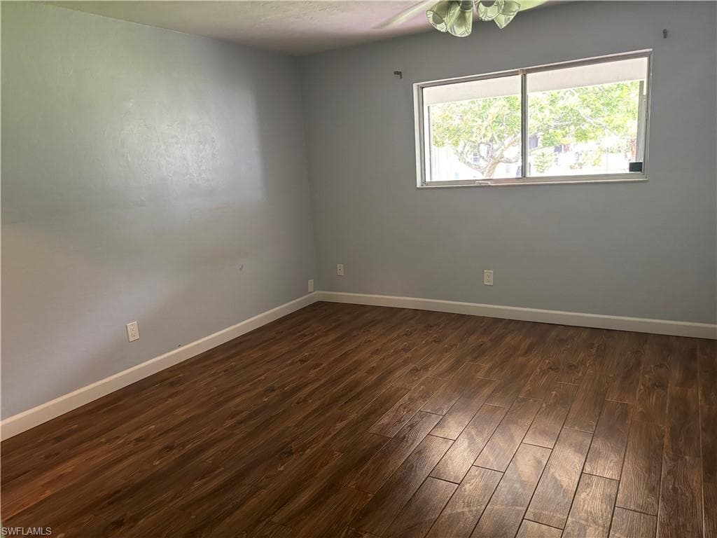 9303 Lennex LN, FORT MYERS FL 33919-1