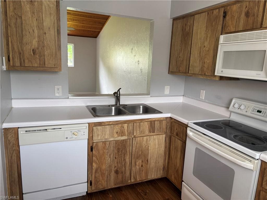 9303 Lennex LN, FORT MYERS FL 33919-9