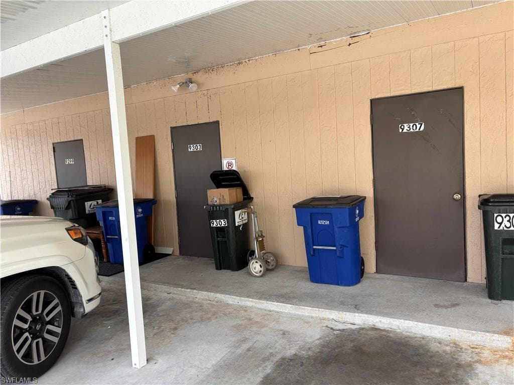 9303 Lennex LN, FORT MYERS FL 33919-13