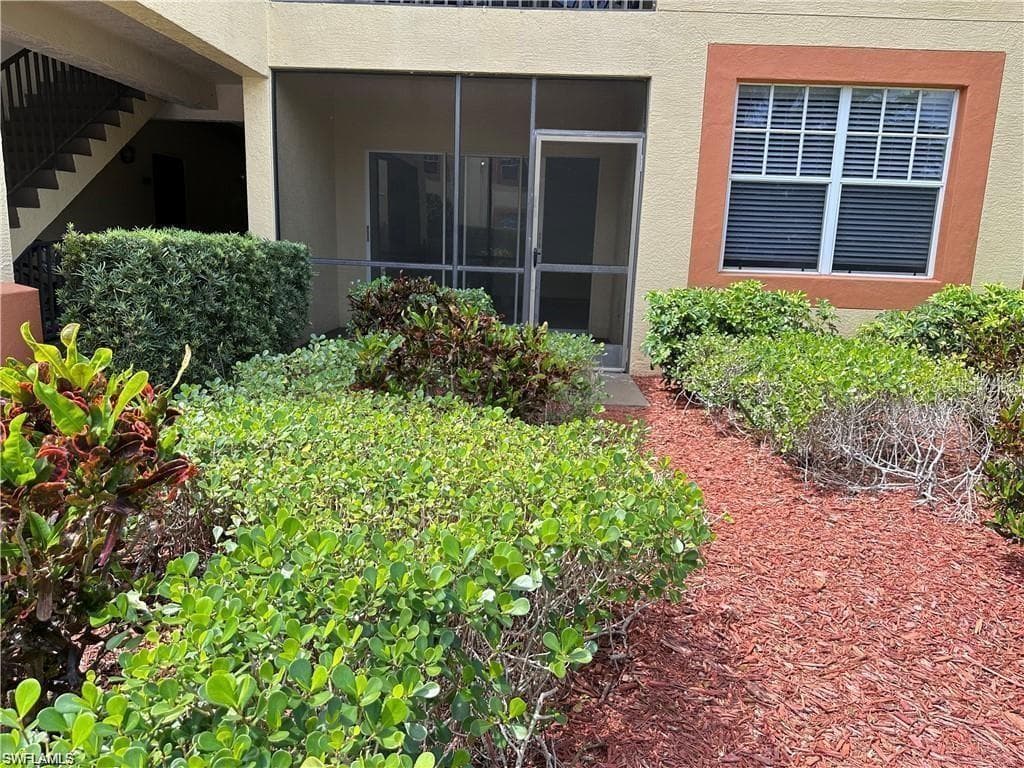 7915 Preserve CIR # 214, NAPLES FL 34119-26