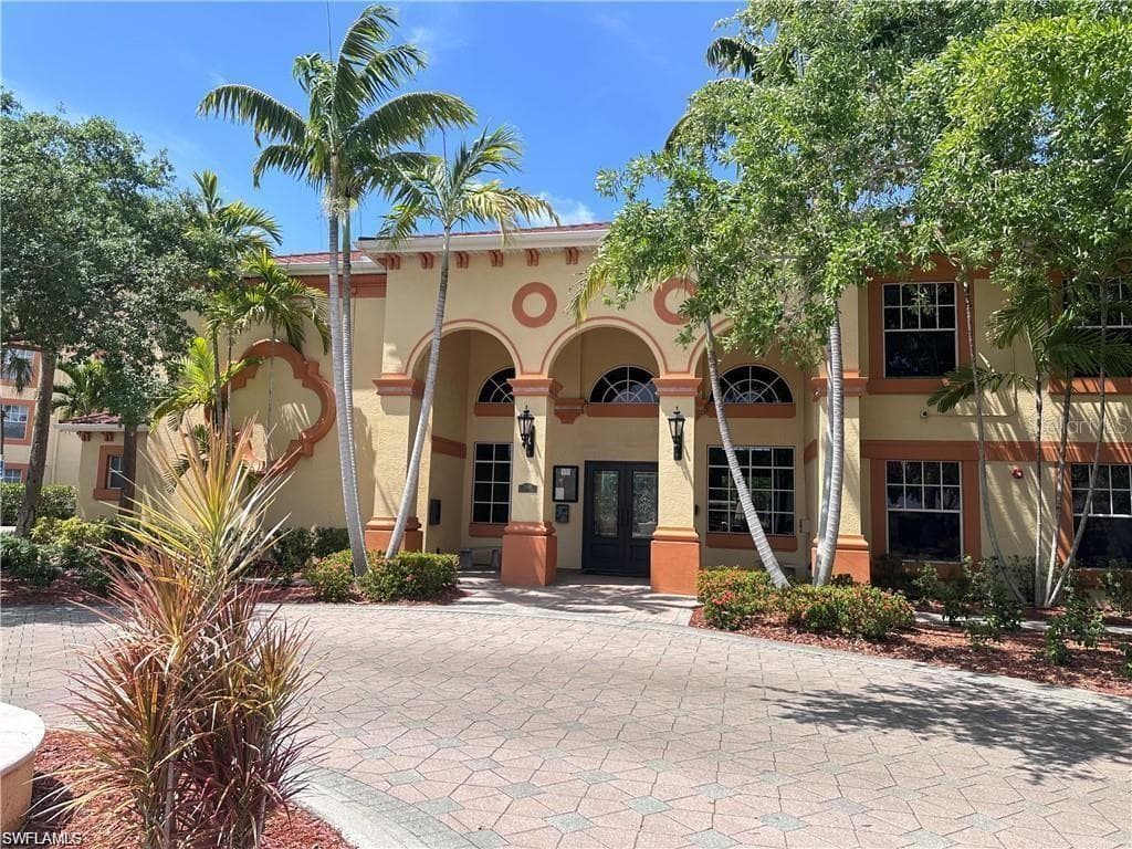 7915 Preserve CIR # 214, NAPLES FL 34119-2