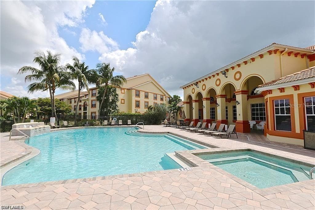 7915 Preserve CIR # 214, NAPLES FL 34119-3