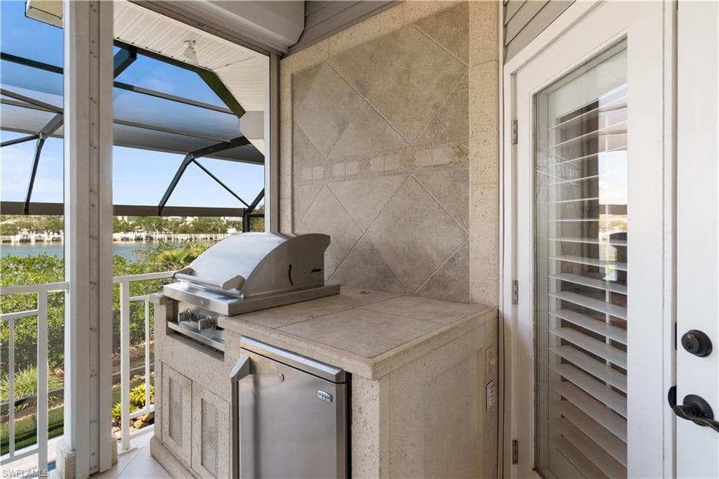 197 San Mateo DR-42