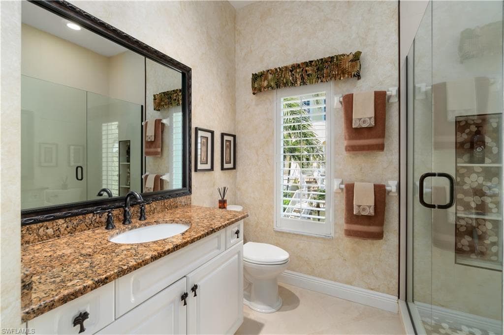 197 San Mateo DR-25