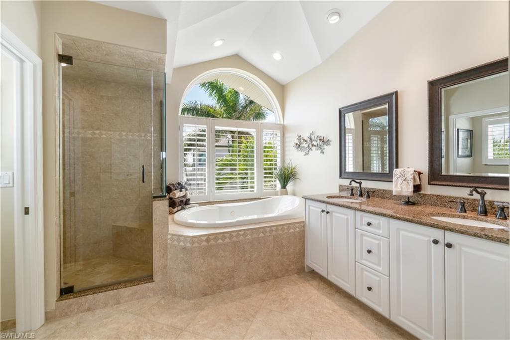 197 San Mateo DR-21