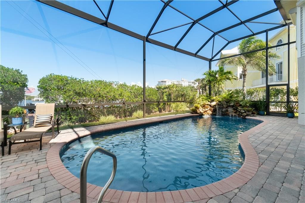 197 San Mateo DR-31