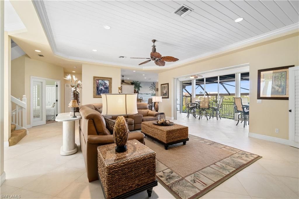 197 San Mateo DR-8