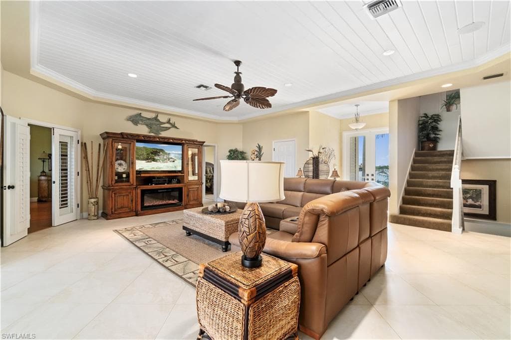 197 San Mateo DR-9