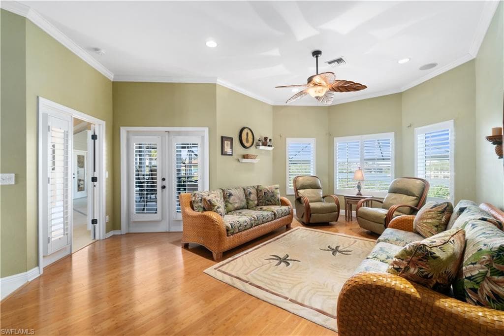 197 San Mateo DR-28