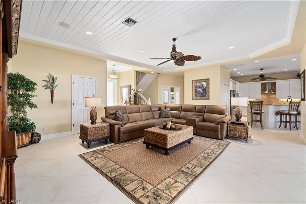 197 San Mateo DR-7