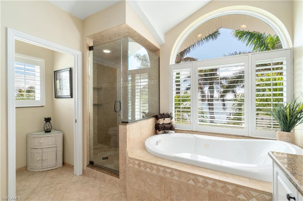 197 San Mateo DR-20