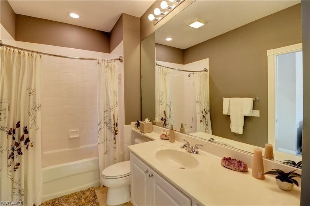 15107 Auk WAY, BONITA SPRINGS FL 34135-13