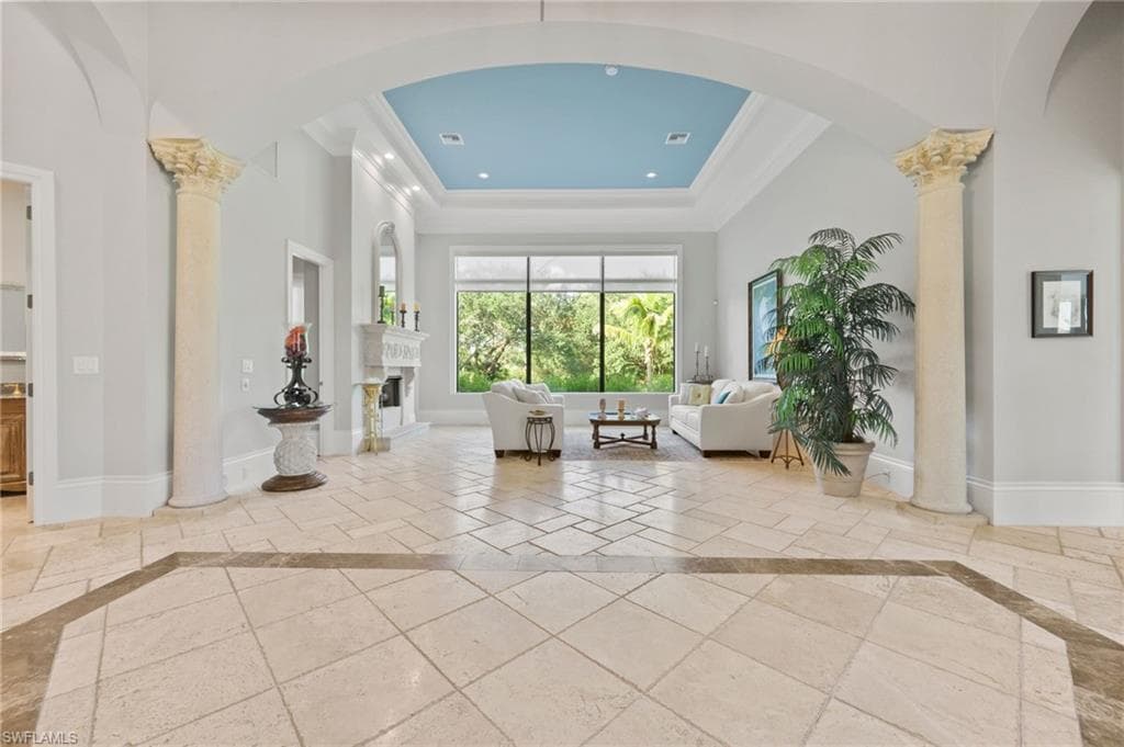 6489 Highcroft DR, NAPLES FL 34119-4